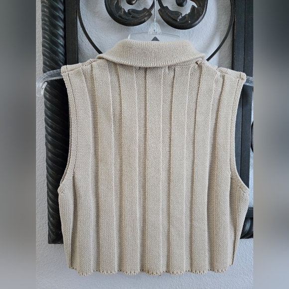 Forever 21 Sleeveless Beige Knit Button-Up Crop Top - Picture 7 of 7